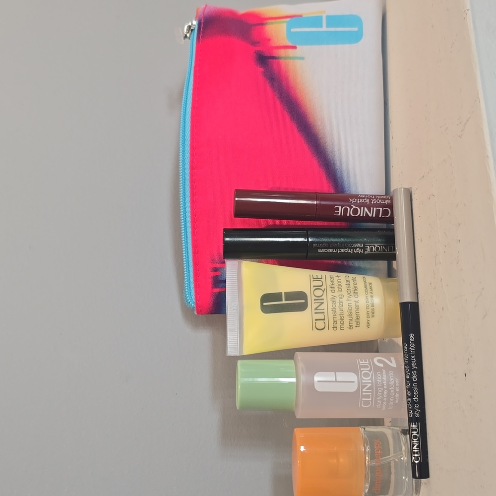New, Sealed Clinique 7-piece Makeup and Smart Skincare Gift Or Travel Set